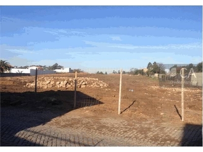 Terreno para construção em altura com área de 19000m2, duas frentes de estrada - Estrada da Rainha, Serzedo, Vila Nova Gaia.