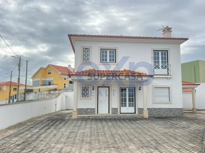 Villa T4 à venda em Foz do Arelho