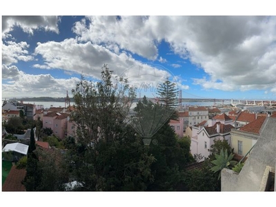 Apartamento T4 à venda em Estrela, Lisboa