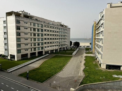 Apartamento T5 em Matosinhos Sul com vista mar