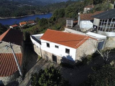 'Refúgio dos Sonhos: Casa de Campo à Beira da Barragem em Argozelo de Maias'
