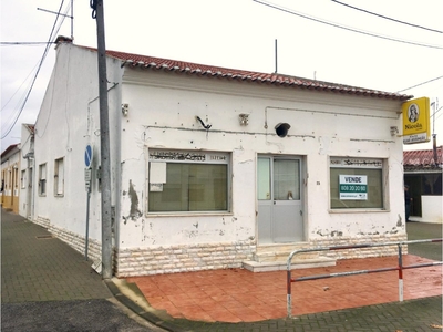 Loja para venda com 100,2m², situada no centro da cidade de Ponte de Sor