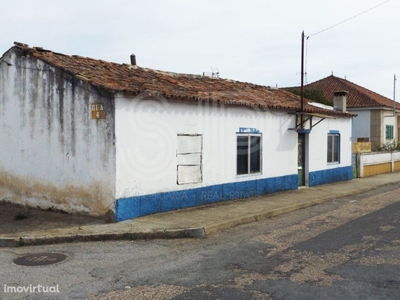 Casa Antiga para Reconstruir: Charme Histórico com Quinta...