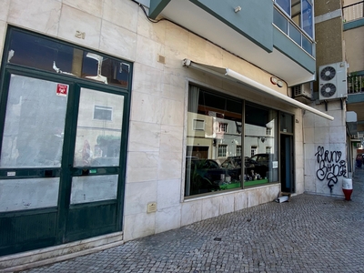 OPORTUNIDADE Loja Rua Vale Formoso - Zona Ribeirinha de Lisboa em Expansão