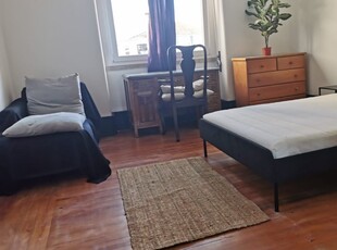 Quarto para alugar em apartamento de 4 quartos no Areeiro, Lisboa