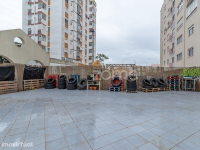 Apartamento T1 com terraço em Monte Abraão, Queluz