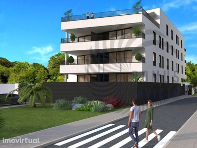 Apartamento T2 com terraço, em construção, na zona da Prelada.