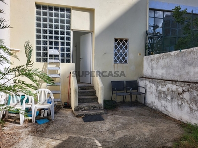 Apartamento T2 à venda na Rua Santos Pinto