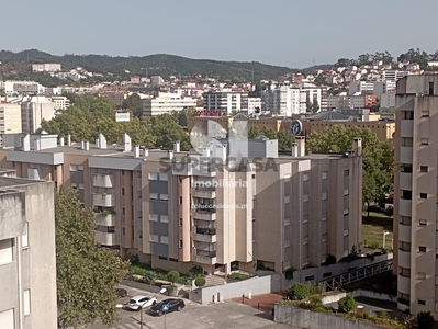 Apartamento T3 à venda em Santo António dos Olivais