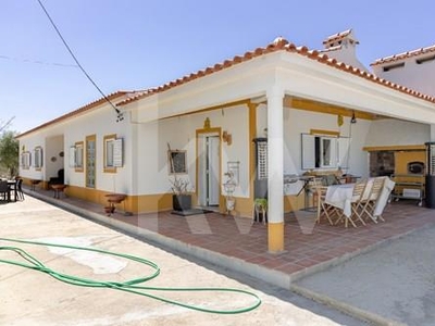 Detached single storey house, T7, in Canha, Coruche (Montijo), on a plot of land of 45000 m2.