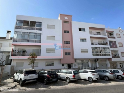 Apartamento T3 com garagem localizado em Montenegro- Faro
