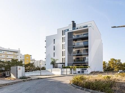 T5 com 383 m2, com Box para 2 carros, no centro de Portimão, Algarve.