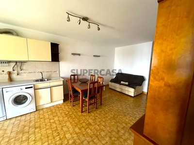 Apartamento T1 para arrendamento na Rua Armando Miranda