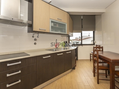 Apartamento T2 à venda na Praceta de Portugal