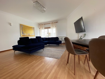Apartamento T2 para arrendamento na Rua do Moinho, Azueira e Sobral da Abelheira (2665-005)