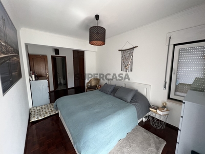 Apartamento T3 à venda na Rua da Lagoa, Malveira e São Miguel de Alcainça (2665-243)