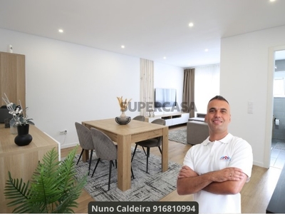 Apartamento T3 à venda na Rua General Humberto Delgado, Amora (2845-371)