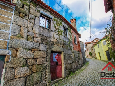 Casa Antiga T4 à venda em Caparrosa e Silvares