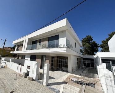 Casa Geminada T4 Duplex à venda em Amora