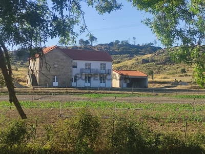 Moradia Isolada T4 à venda em Vila Cortes da Serra