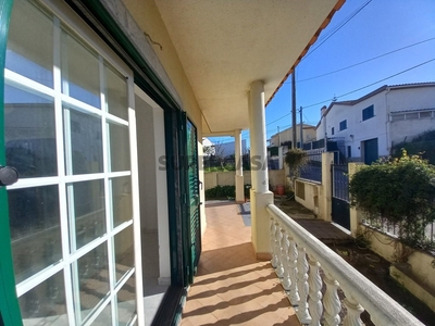 Moradia T3 Triplex à venda na Rua Quinta Macua