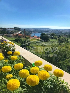 T3 com excelente varanda e vistas fantásticas para o Rio Douro