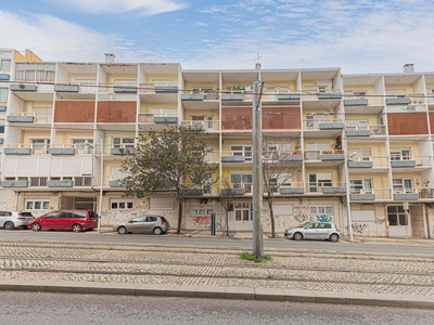 Edifício para comprar em Almada, Portugal