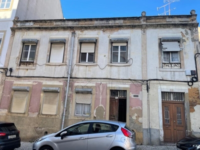 Edifício para comprar em Santa Maria de Belém, Portugal