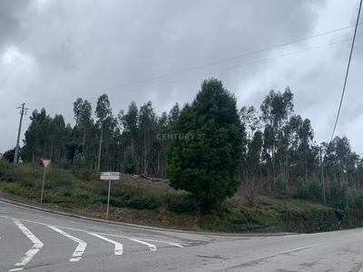 Terreno com 2400 m2 em Camposa, Maia - Porto