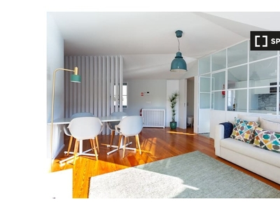 Apartamento T2 para arrendamento em Miragaia, Porto