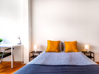 Aluga-se quarto em apartamento de 6 quartos na Prelada, Porto