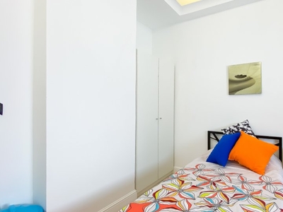 Aluga-se quarto em moradia com 5 quartos em Campolide, Lisboa