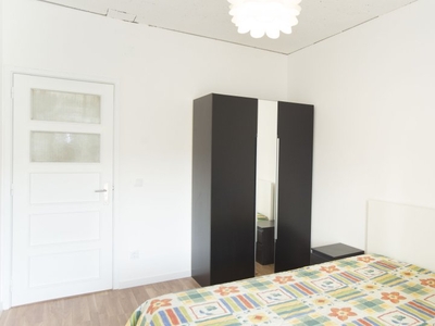 Quarto para alugar em apartamento de 4 quartos em Benfica, Lisboa