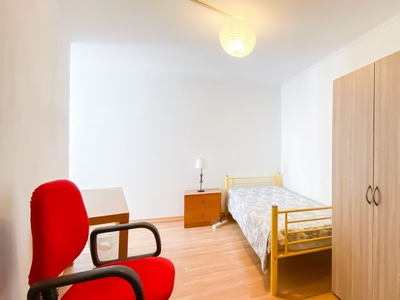 Quartos para alugar em apartamento de 4 quartos em Lisboa
