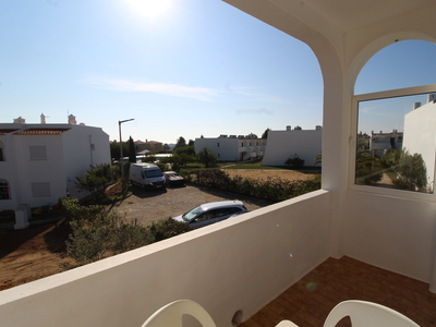 T1+1 com vista mar e terraço privativo em condomínio privado com piscina e perto da praia
