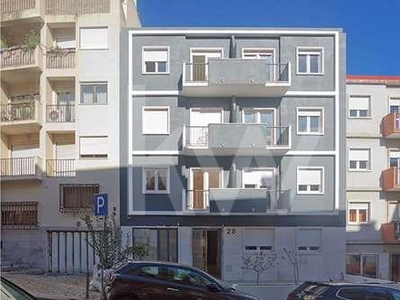 Apartamento T2 com 60 m2 totalmente remodelado na Zona da Estrela e muito próximo do Jardim da Estrela.