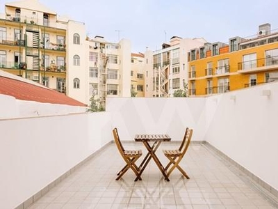 Vende-se apartamento T3 com terraço - Campo Mártires da Pátria