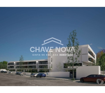 Apartamento T3+1 Novo. Varanda. Garagem fechada p 2 carros.