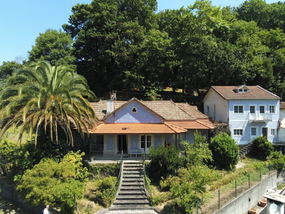 Chalet histórico mais casa de apoio com 12 quartos na Vila do Gerês