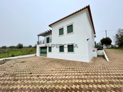 Moradia Isolada T4 Duplex para arrendamento em Achete, Azoia de Baixo e Póvoa de Santarém