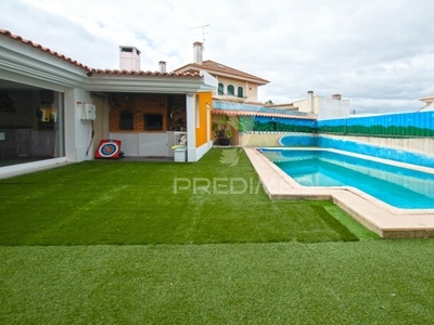 Moradia T4 Com piscina, Quinta do Anjo perto estação Fertagus,