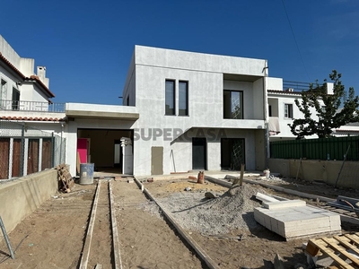 Moradia T4 Duplex à venda em Azeitão (São Lourenço e São Simão)