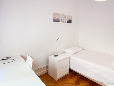 Quarto para alugar em apartamento de 6 quartos em Lisboa