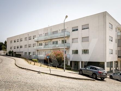 Apartamento T3 com garagem e varandas - Nogueira * Braga