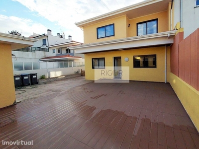 Apartamento novo com varanda, para venda, em Cedofeita, Porto