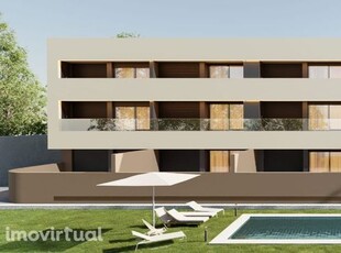 FeiraLiving - T2 com terraço e varanda R/C -Condomínio privado piscina