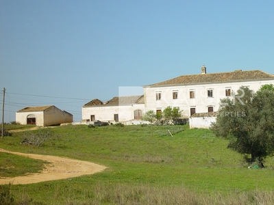 Casa mansão única e histórica do século XIX com 22 acres de enredo.