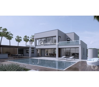 Moradia de luxo T4 de arquitetura com piscina, jardim e garagem