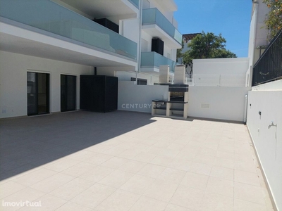 Apartamento T3, com terraço de 104 m2, para venda em Tavira, perto de