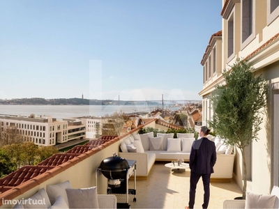 Apartamento T4+1 duplex com terraço com vista rio, Lisboa